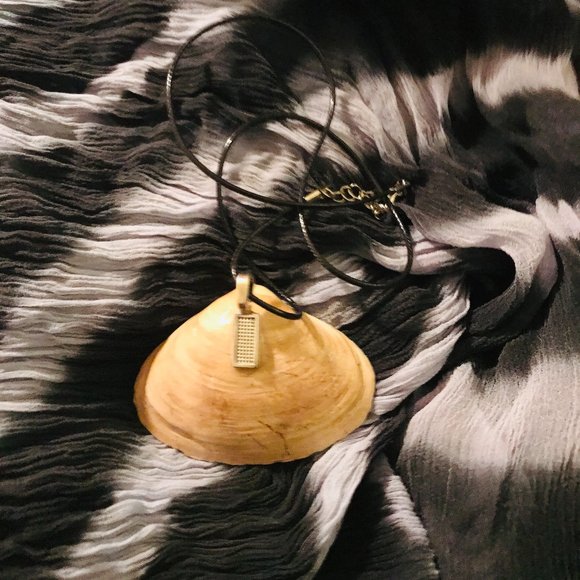 Seashell Vintage Rare UNique Rhinestone One of a Kind Handmade Seashell Necklace - Picture 2 of 16